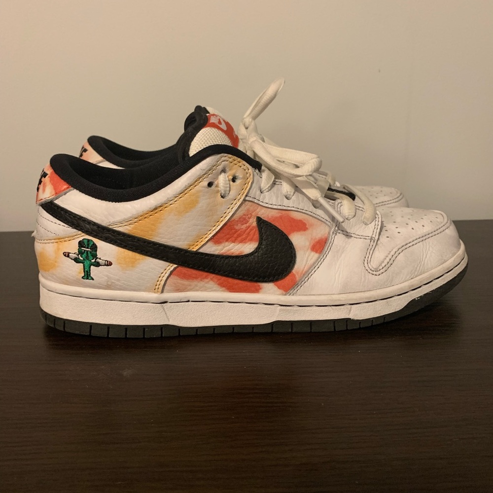Nike SB Dunk White Raygun